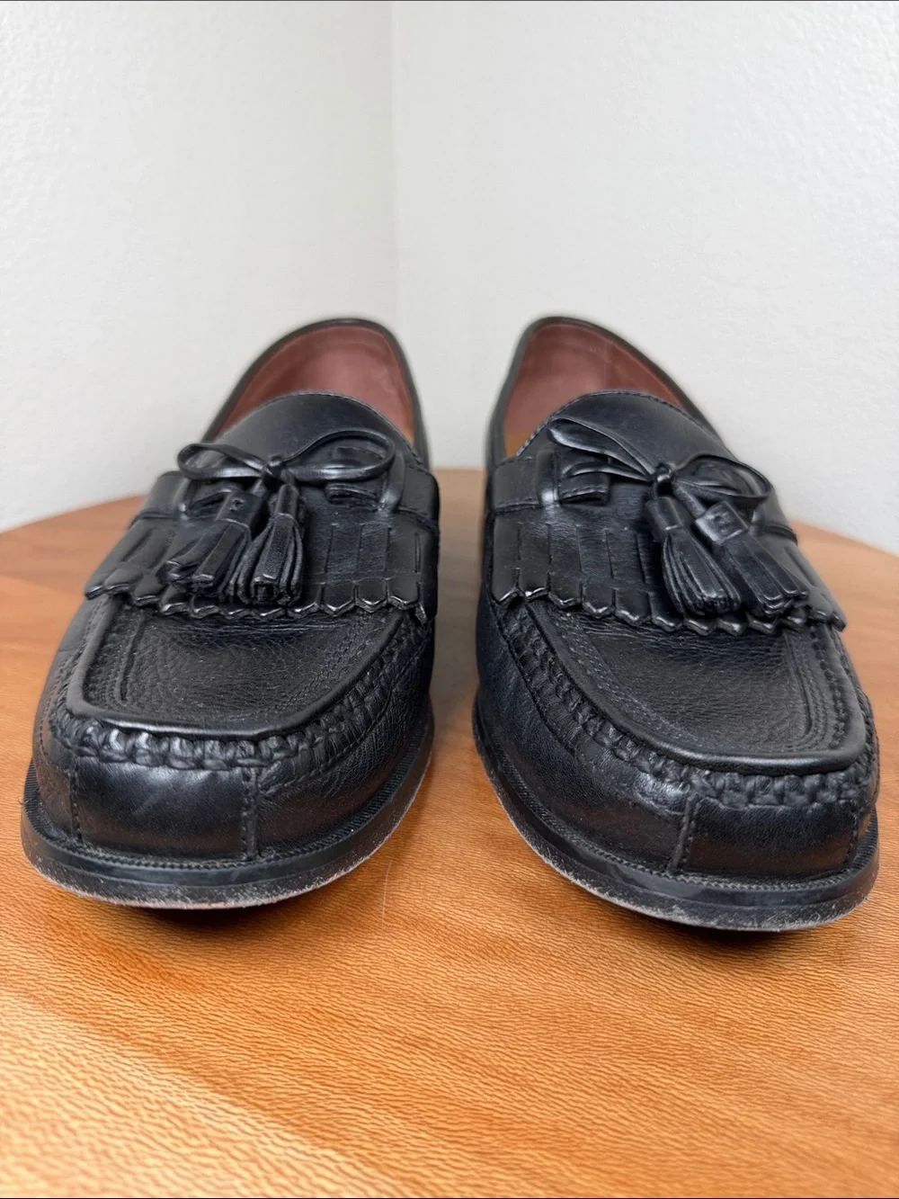 Johnston Murphy Loafers Black Leather Tassel Kiltie Apron Round Toe Shoes 9.5M